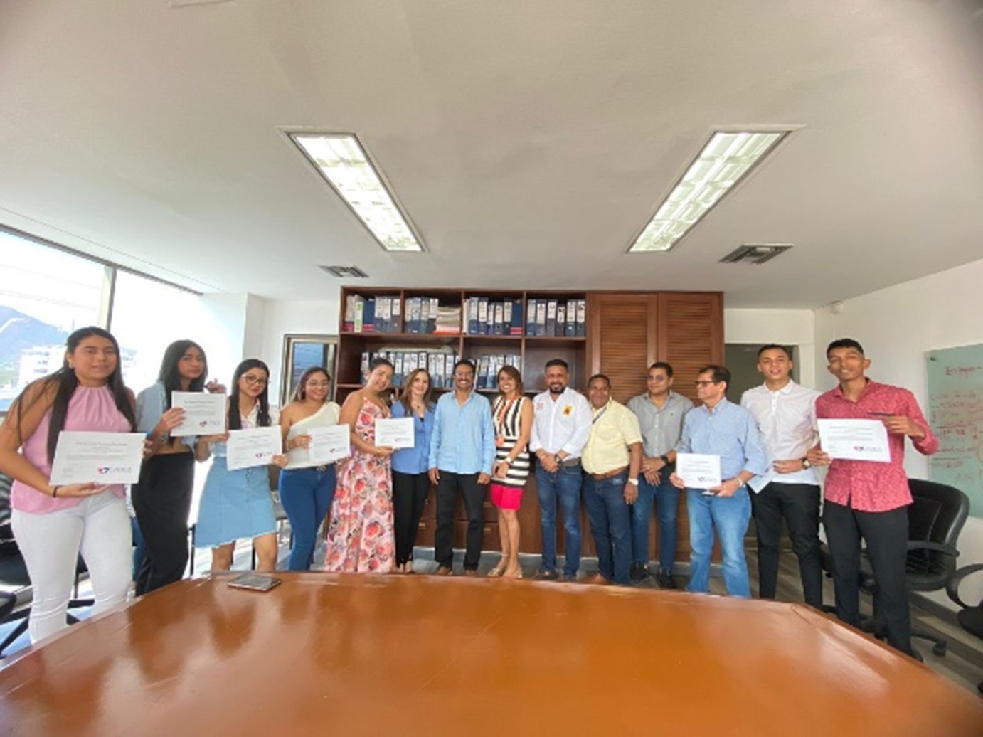 Estudiantes reciben certificación de Coalición Comunitaria Antidrogas de EE.UU