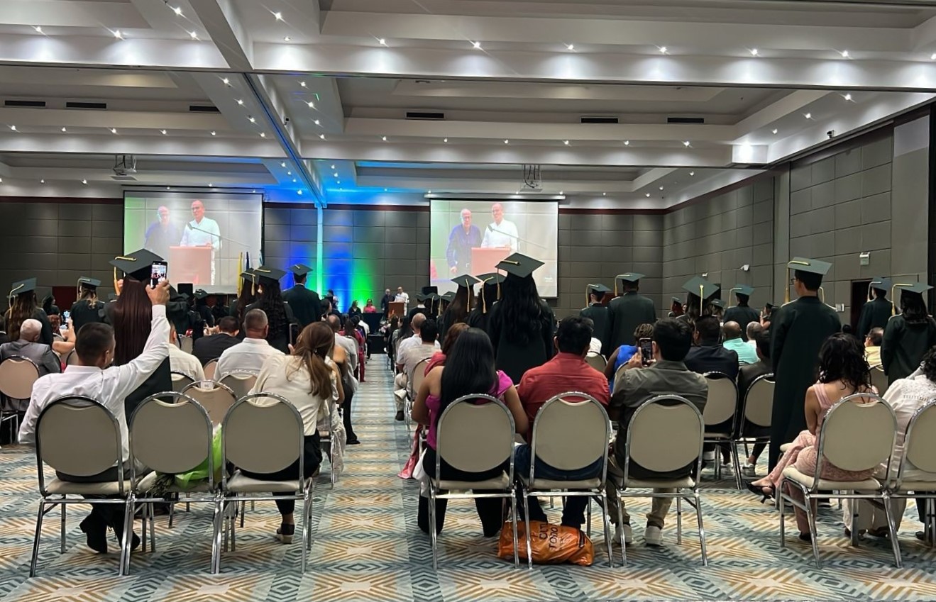 Graduación Programa de Medicina UCC 2.jpg