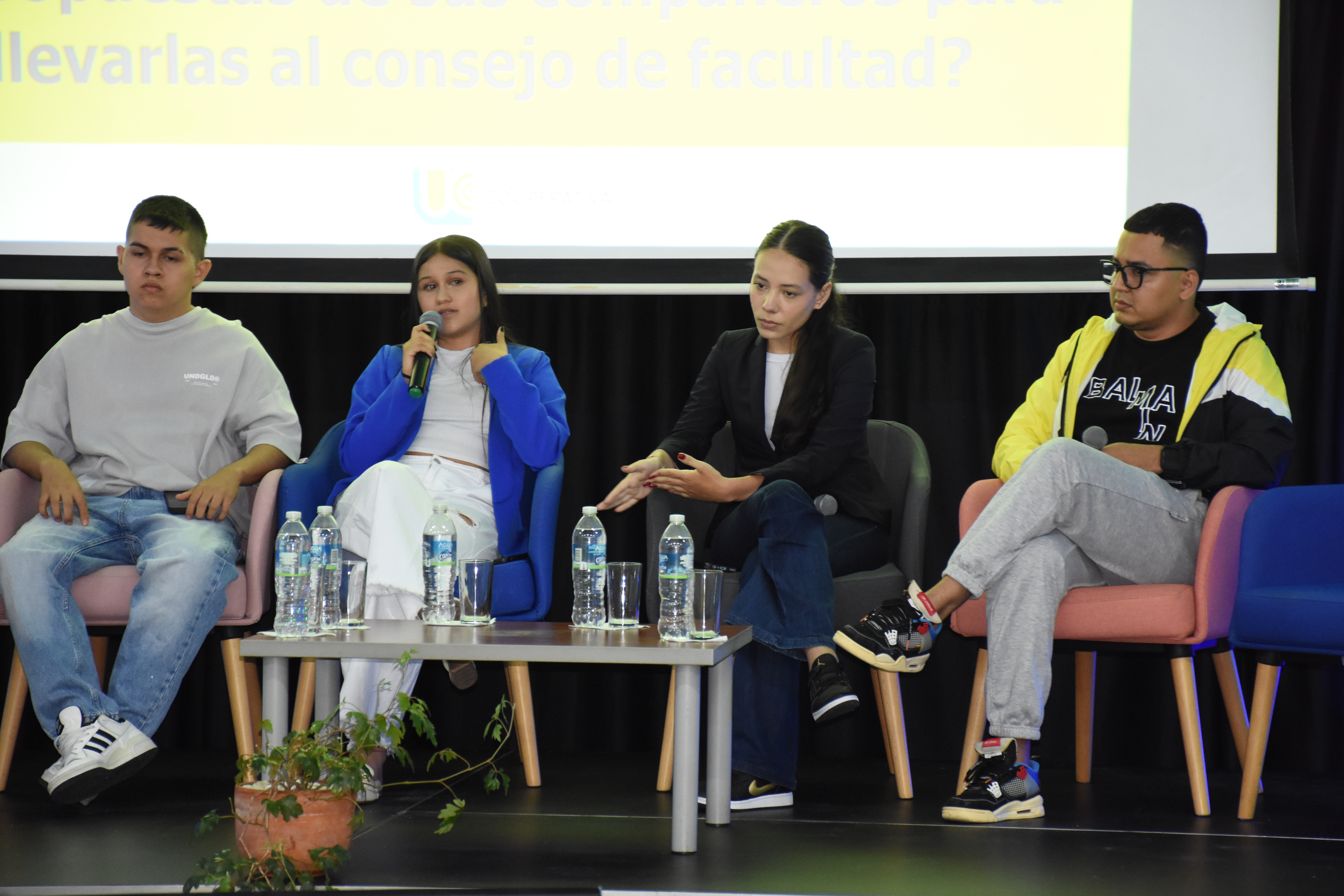 estudiantes Consejo de Facultad 2.JPG
