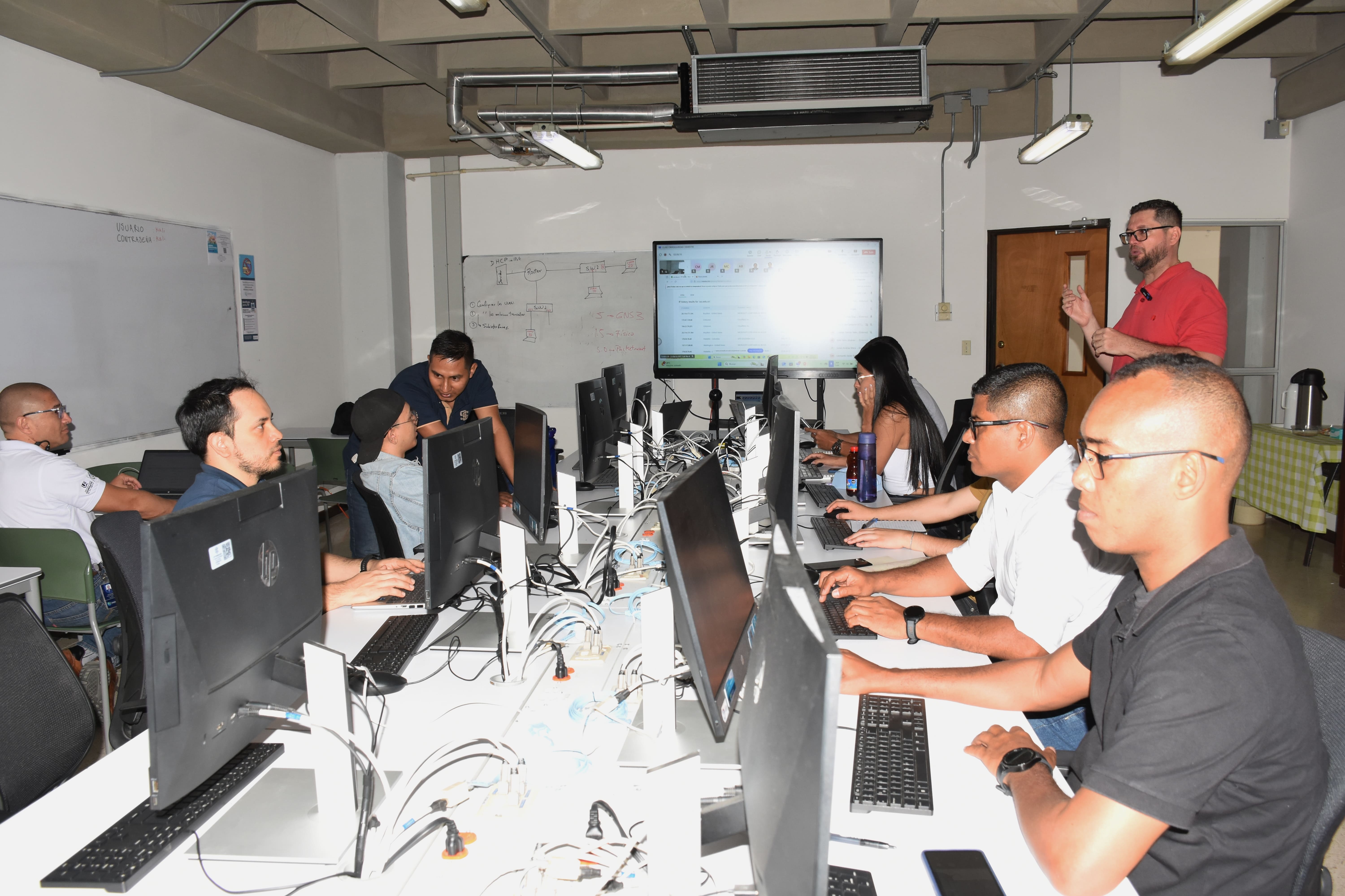 estudiantes ciberseguridad.jpg