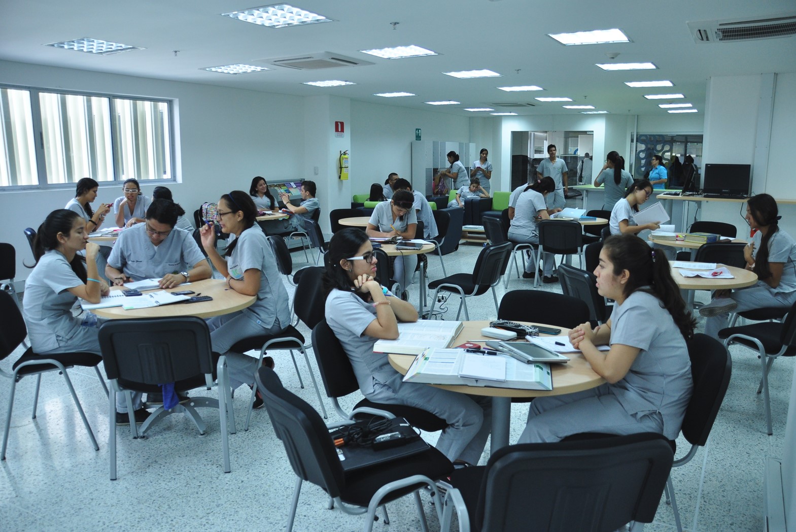 Biblioteca bloque Ciencias UCC Villavicencio 02.jpg